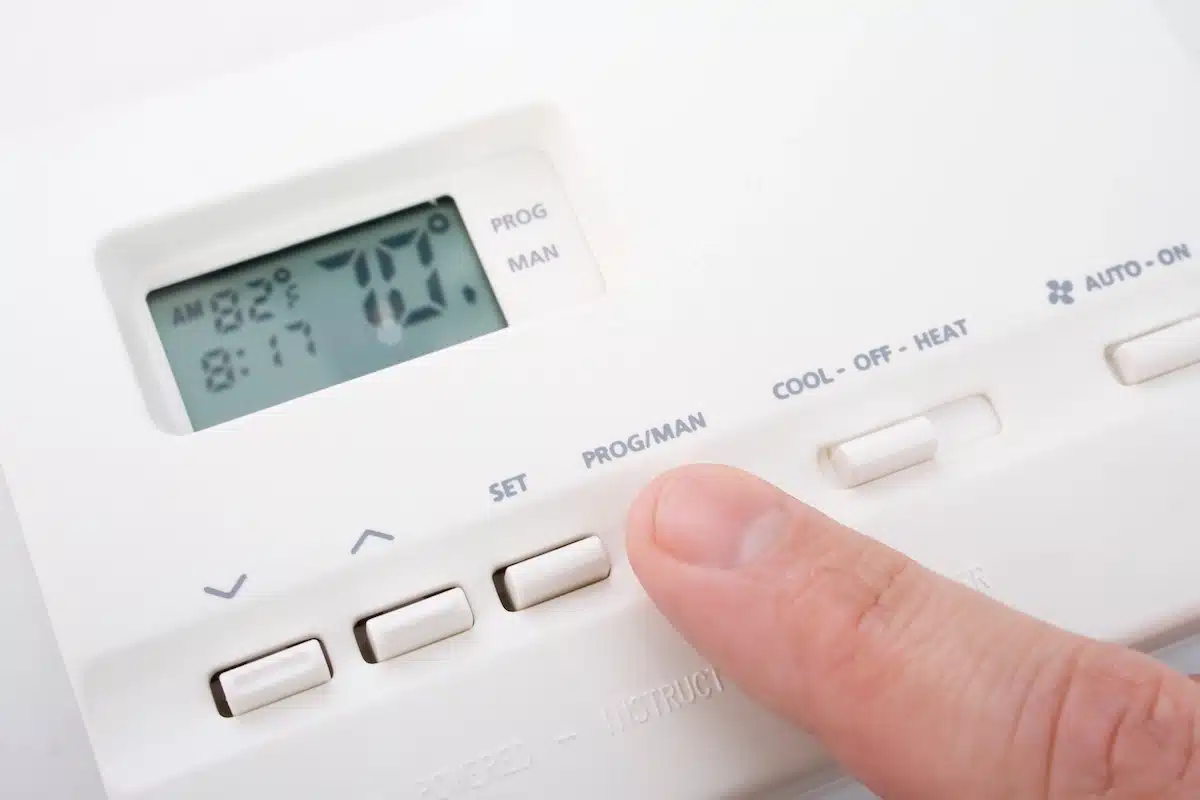 thermostat turn on or off